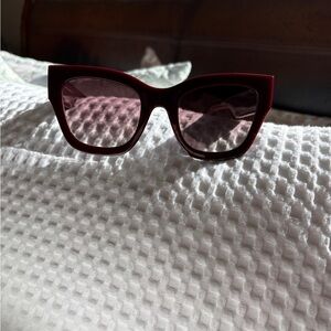 Quay NEW Elegant Red Sunglasses